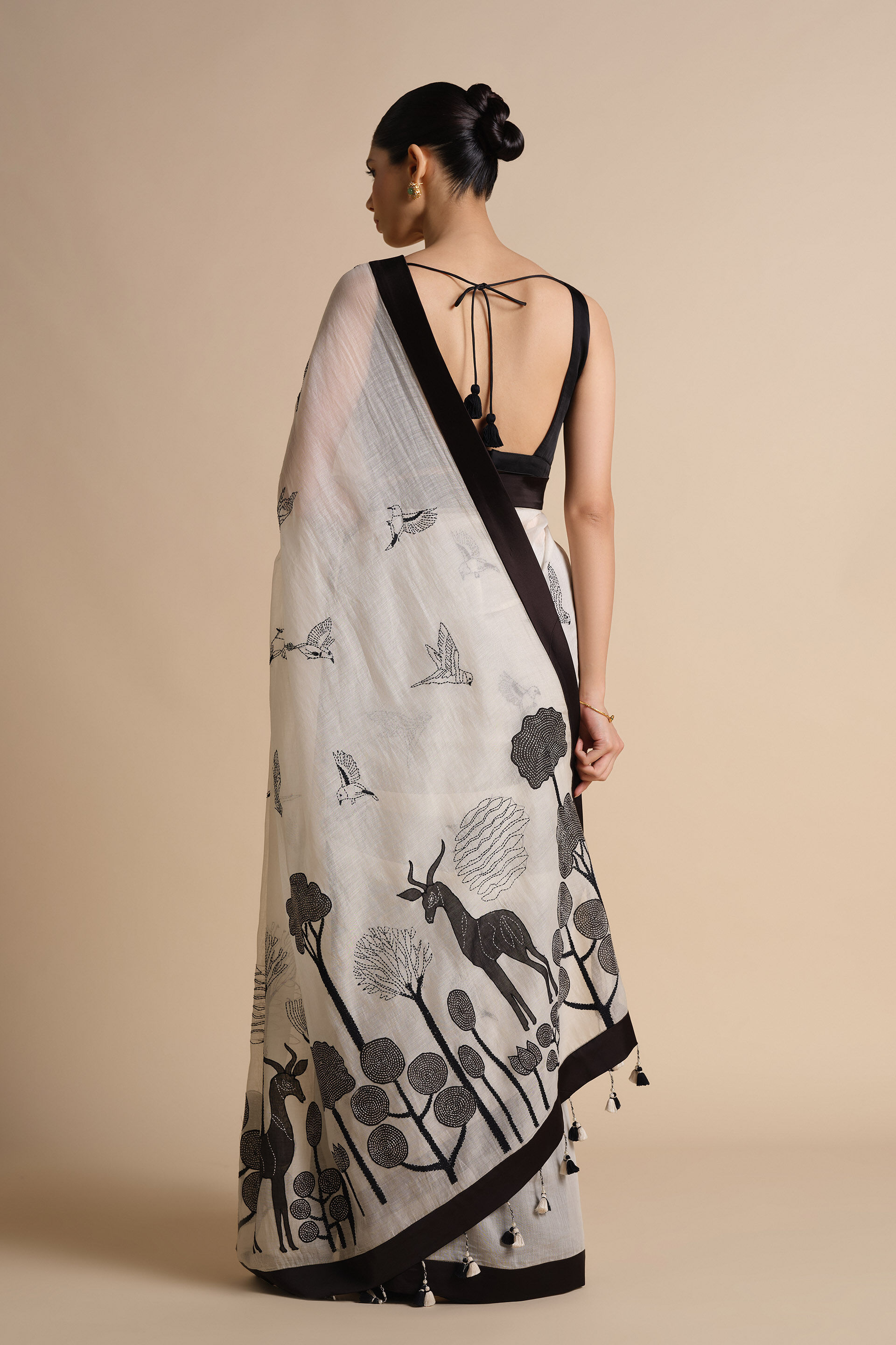 Usoa Hand-embroidered Kantha Mul Saree - Ivory